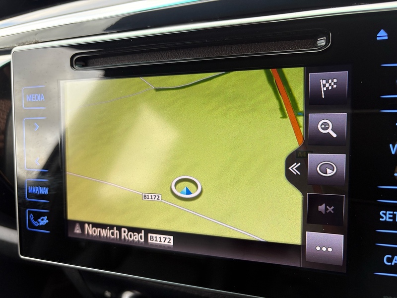 Toyota 2.4 D-4D Invincible X Pickup Double Cab 4dr Diesel Auto 4WD Euro 6 (s/s) (TSS) (150 ps)