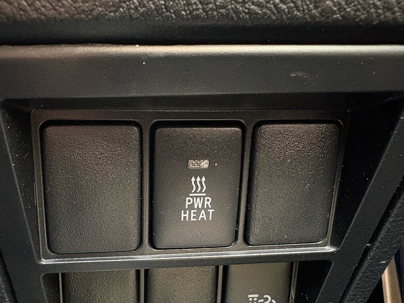 Toyota 2.4 D-4D Invincible X Pickup Double Cab 4dr Diesel Auto 4WD Euro 6 (s/s) (TSS) (150 ps)