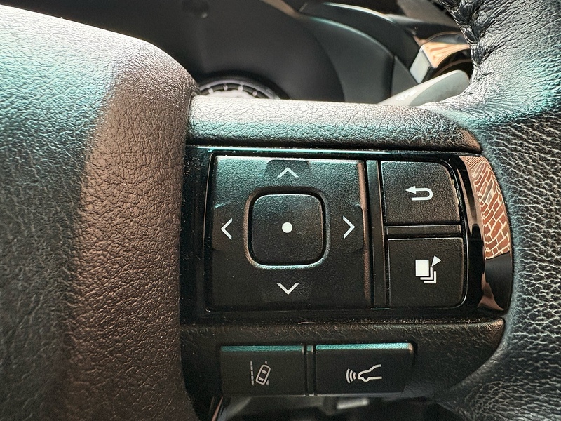 Toyota 2.4 D-4D Invincible X Pickup Double Cab 4dr Diesel Auto 4WD Euro 6 (s/s) (TSS) (150 ps)