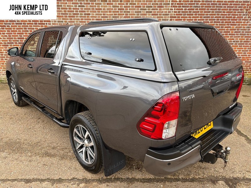 Toyota 2.4 D-4D Invincible X Pickup Double Cab 4dr Diesel Auto 4WD Euro 6 (s/s) (TSS) (150 ps)