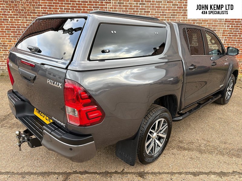 Toyota 2.4 D-4D Invincible X Pickup Double Cab 4dr Diesel Auto 4WD Euro 6 (s/s) (TSS) (150 ps)