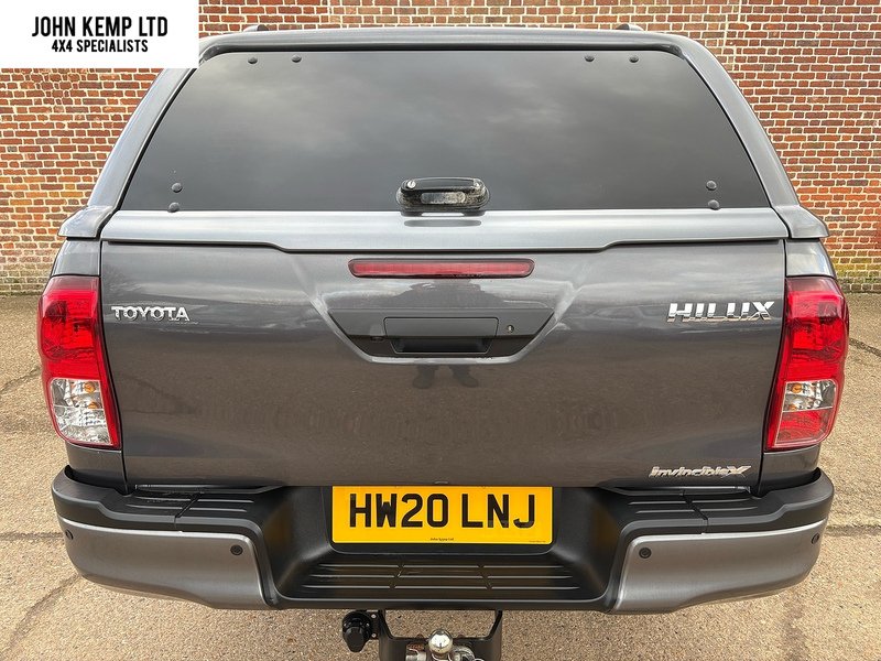 Toyota 2.4 D-4D Invincible X Pickup Double Cab 4dr Diesel Auto 4WD Euro 6 (s/s) (TSS) (150 ps)