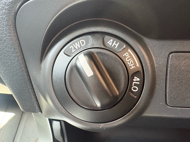 Nissan 2.3 dCi Tekna Pickup Double Cab 4dr Diesel Auto 4WD Euro 6 (190 ps)