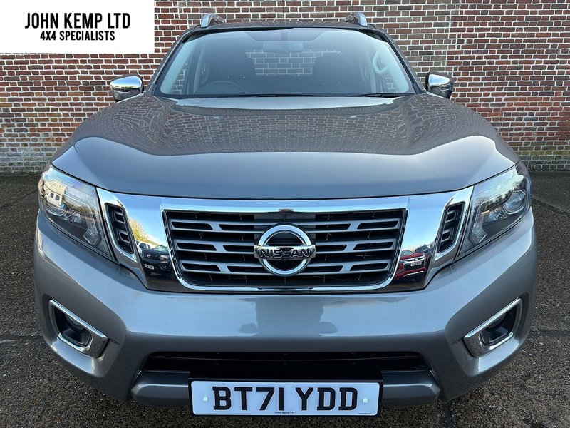 Nissan 2.3 dCi Tekna Pickup Double Cab 4dr Diesel Auto 4WD Euro 6 (190 ps)