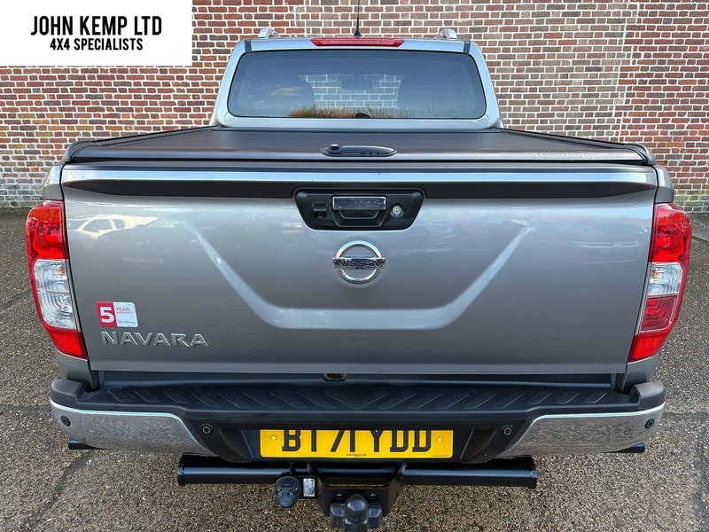 Nissan 2.3 dCi Tekna Pickup Double Cab 4dr Diesel Auto 4WD Euro 6 (190 ps)