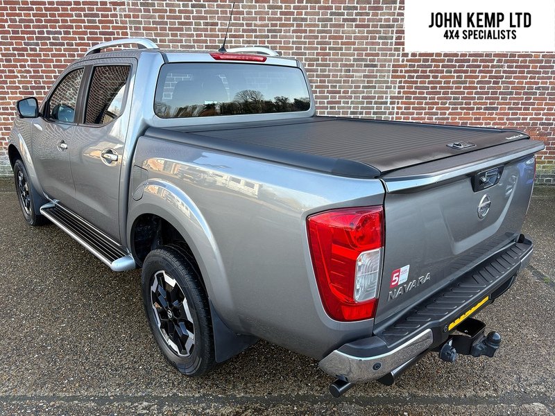 Nissan 2.3 dCi Tekna Pickup Double Cab 4dr Diesel Auto 4WD Euro 6 (190 ps)