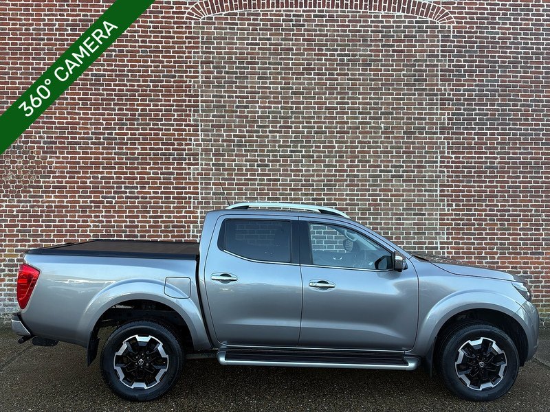Nissan 2.3 dCi Tekna Pickup Double Cab 4dr Diesel Auto 4WD Euro 6 (190 ps)