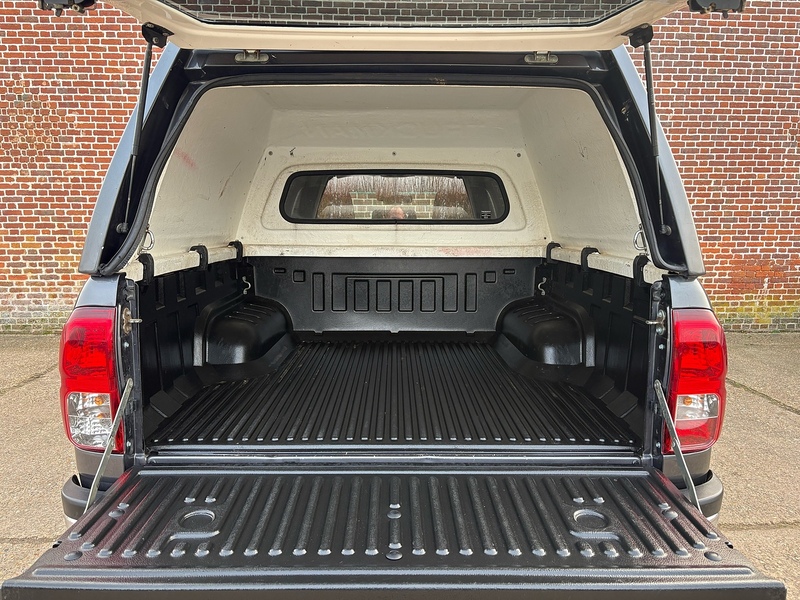 Toyota D-4D Invincible Pickup 2.4 Manual Diesel