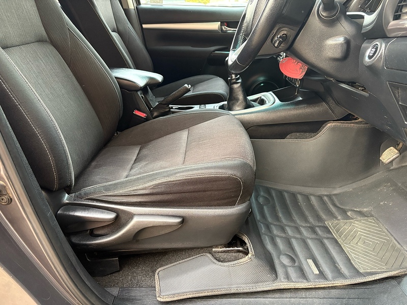 Toyota D-4D Invincible Pickup 2.4 Manual Diesel