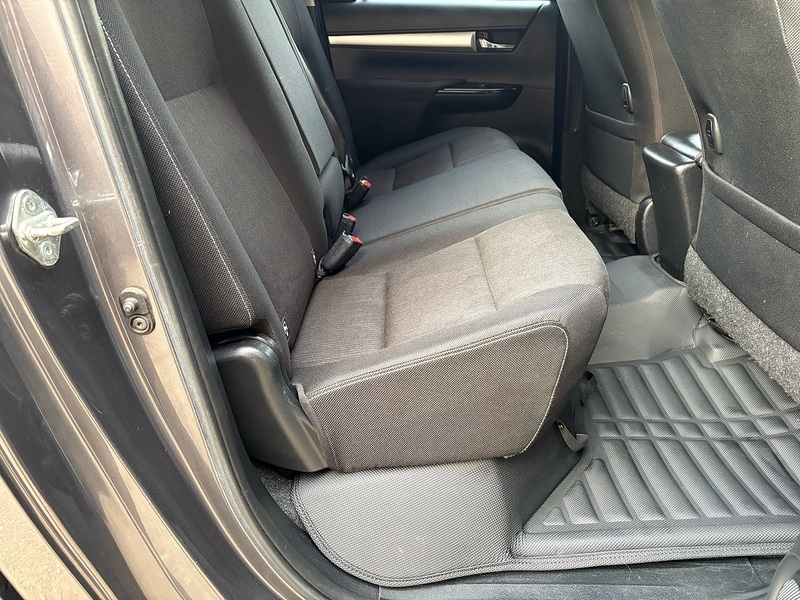 Toyota D-4D Invincible Pickup 2.4 Manual Diesel
