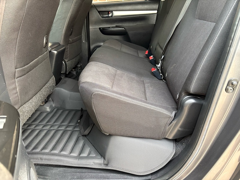Toyota D-4D Invincible Pickup 2.4 Manual Diesel