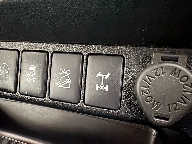 Toyota D-4D Invincible Pickup 2.4 Manual Diesel
