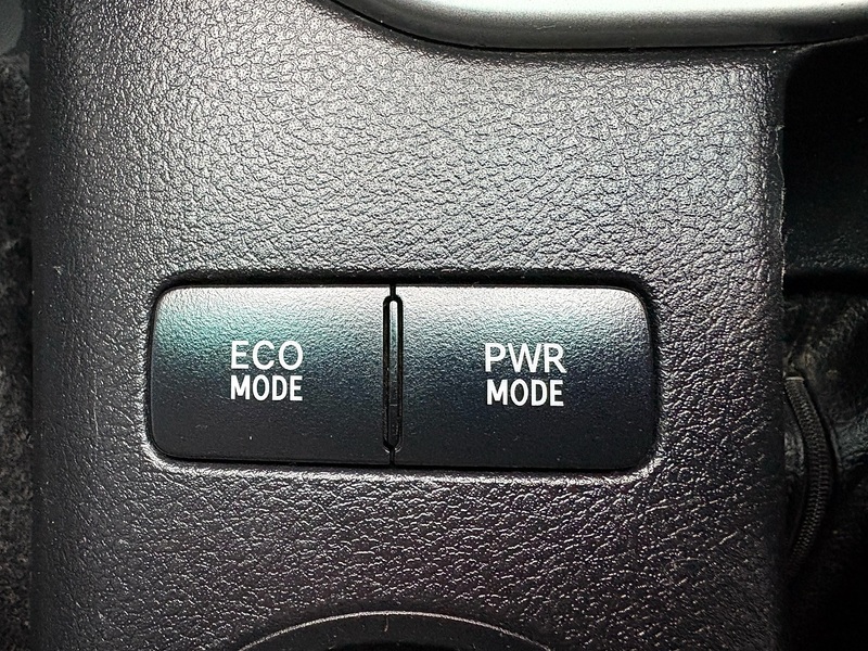 Toyota D-4D Invincible Pickup 2.4 Manual Diesel