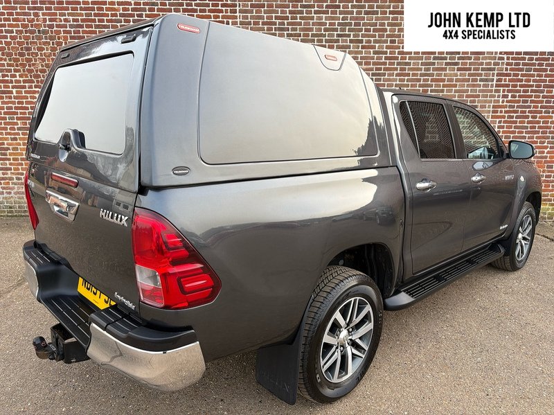 Toyota D-4D Invincible Pickup 2.4 Manual Diesel