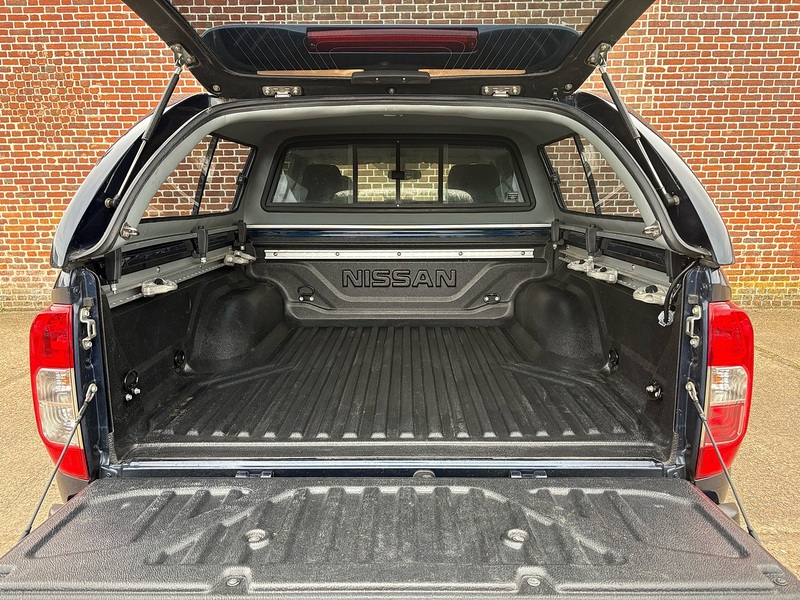 Nissan 2.3 dCi Tekna Pickup Double Cab 4dr Diesel Manual 4WD Euro 6 (s/s) (190 ps)