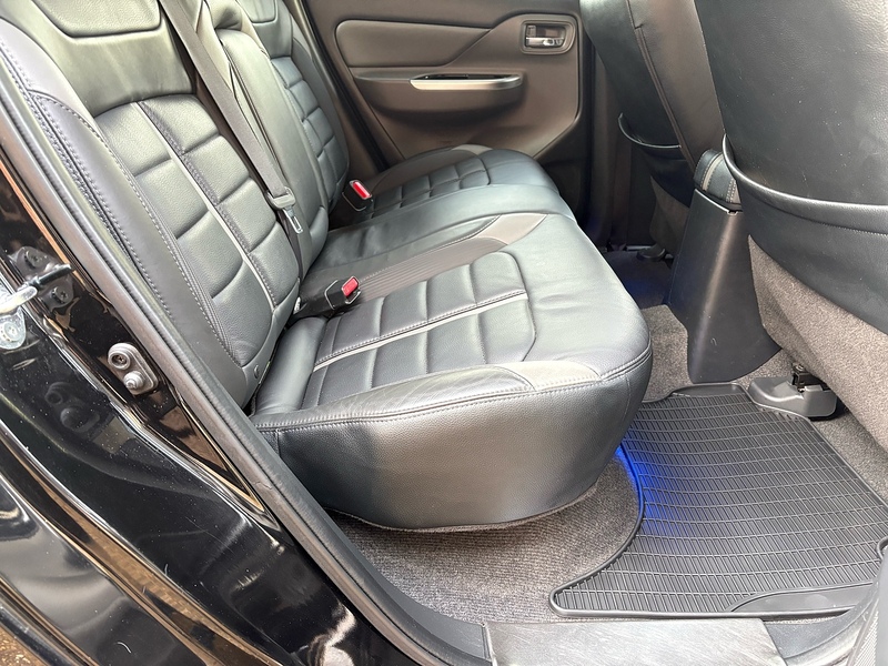 Mitsubishi 2.4 DI-D DC Barbarian Pickup Double Cab 4dr Diesel Manual 4WD Euro 6 (178 ps)