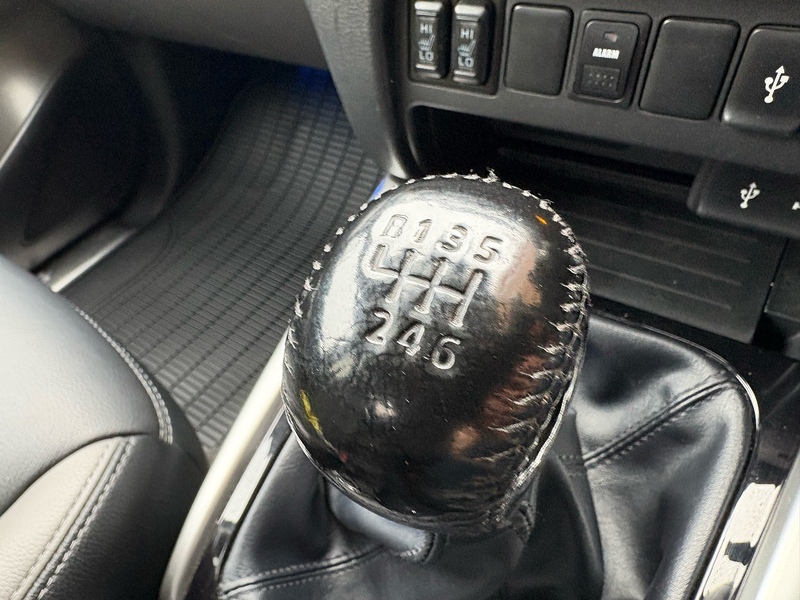 Mitsubishi 2.4 DI-D DC Barbarian Pickup Double Cab 4dr Diesel Manual 4WD Euro 6 (178 ps)