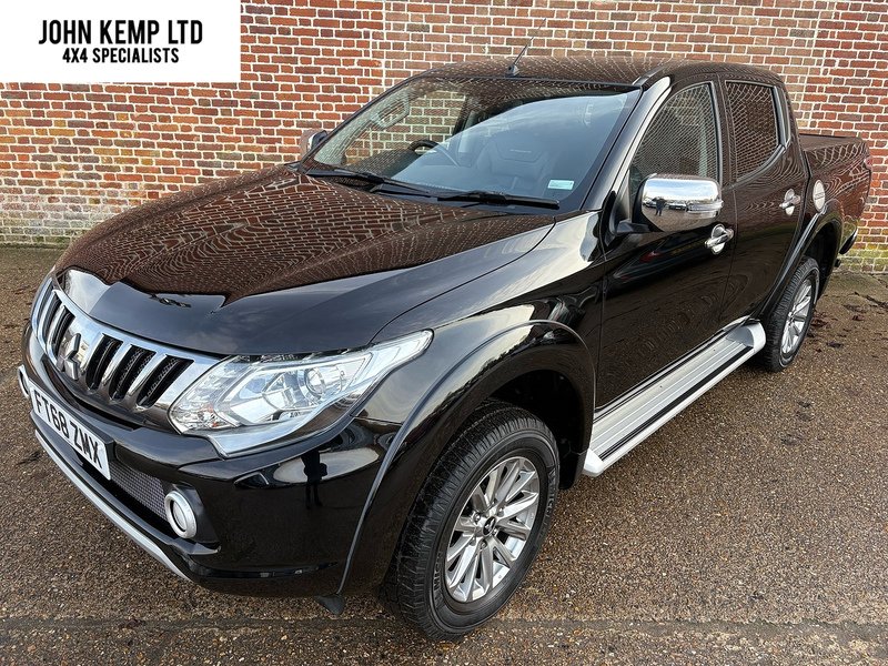 Mitsubishi 2.4 DI-D DC Barbarian Pickup Double Cab 4dr Diesel Manual 4WD Euro 6 (178 ps)