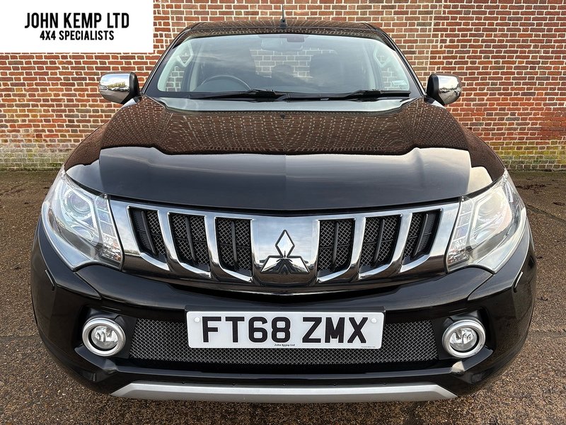 Mitsubishi 2.4 DI-D DC Barbarian Pickup Double Cab 4dr Diesel Manual 4WD Euro 6 (178 ps)