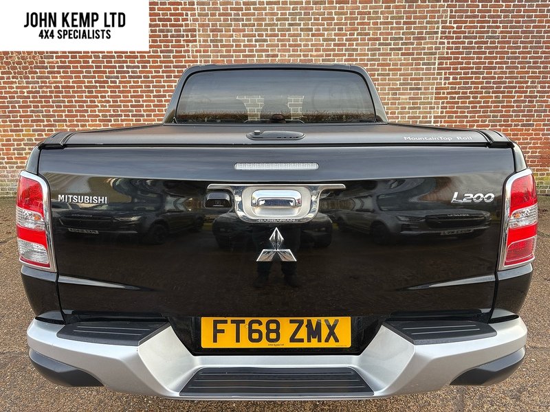 Mitsubishi 2.4 DI-D DC Barbarian Pickup Double Cab 4dr Diesel Manual 4WD Euro 6 (178 ps)