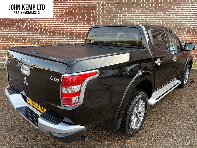 Mitsubishi 2.4 DI-D DC Barbarian Pickup Double Cab 4dr Diesel Manual 4WD Euro 6 (178 ps)