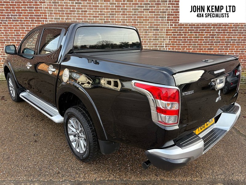 Mitsubishi 2.4 DI-D DC Barbarian Pickup Double Cab 4dr Diesel Manual 4WD Euro 6 (178 ps)