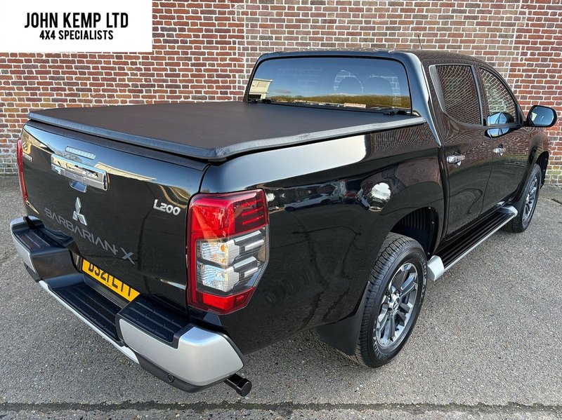 Mitsubishi 2.2 DI-D DC Barbarian X Pickup Double Cab 4dr Diesel Auto 4WD Euro 6 (s/s) (150 ps)