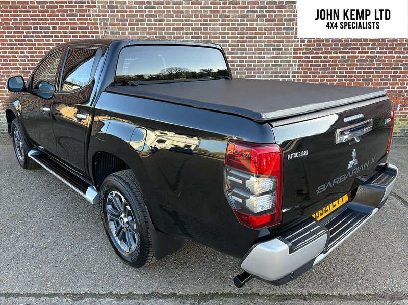 Mitsubishi 2.2 DI-D DC Barbarian X Pickup Double Cab 4dr Diesel Auto 4WD Euro 6 (s/s) (150 ps)