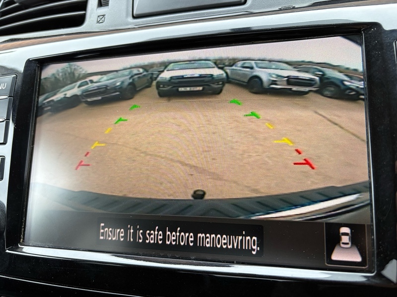 Nissan 2.3 dCi N-Guard Pickup Double Cab 4dr Diesel Auto 4WD Euro 6 (190 ps)