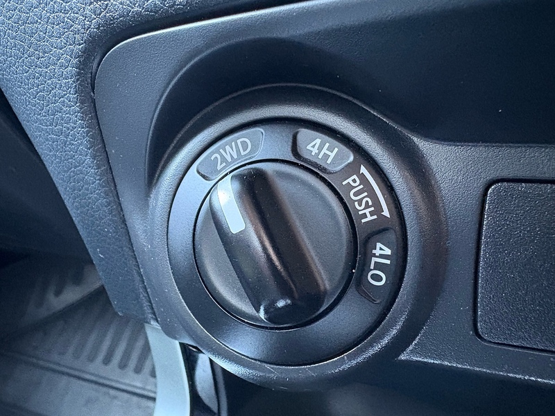 Nissan 2.3 dCi N-Guard Pickup Double Cab 4dr Diesel Auto 4WD Euro 6 (190 ps)