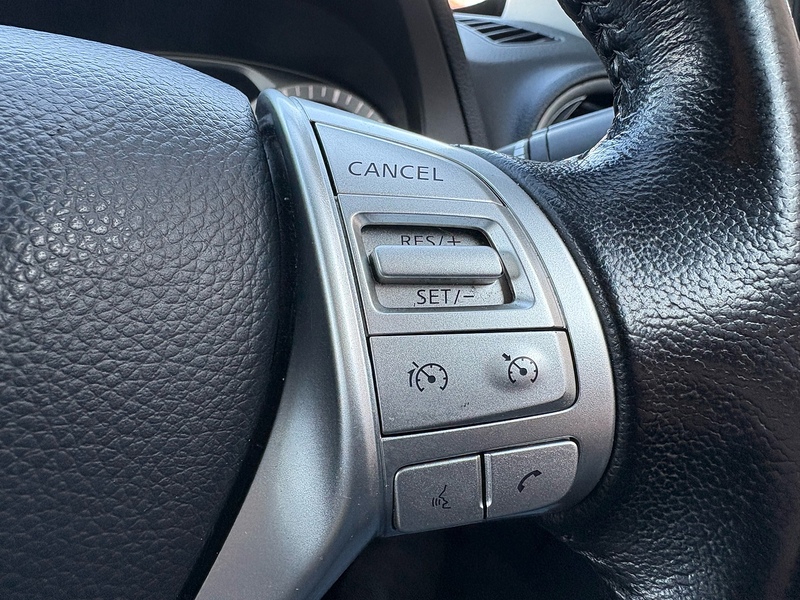 Nissan 2.3 dCi N-Guard Pickup Double Cab 4dr Diesel Auto 4WD Euro 6 (190 ps)