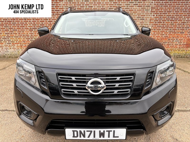 Nissan 2.3 dCi N-Guard Pickup Double Cab 4dr Diesel Auto 4WD Euro 6 (190 ps)