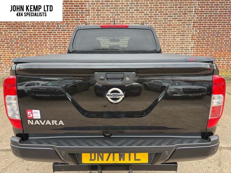 Nissan 2.3 dCi N-Guard Pickup Double Cab 4dr Diesel Auto 4WD Euro 6 (190 ps)