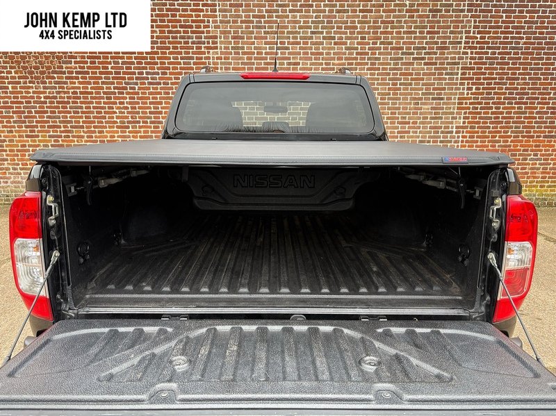 Nissan 2.3 dCi N-Guard Pickup Double Cab 4dr Diesel Auto 4WD Euro 6 (190 ps)