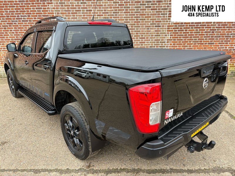 Nissan 2.3 dCi N-Guard Pickup Double Cab 4dr Diesel Auto 4WD Euro 6 (190 ps)