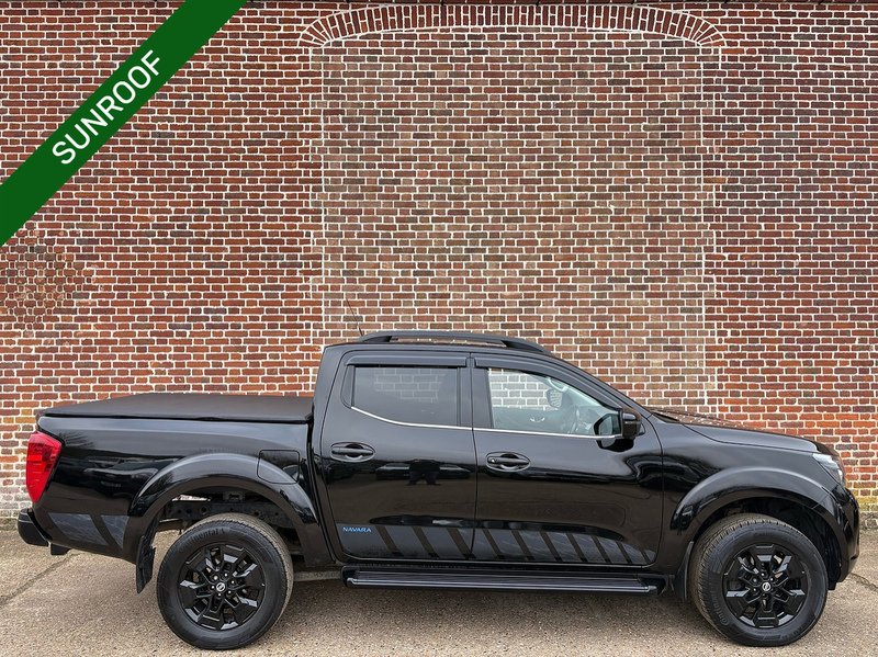 Nissan 2.3 dCi N-Guard Pickup Double Cab 4dr Diesel Auto 4WD Euro 6 (190 ps)