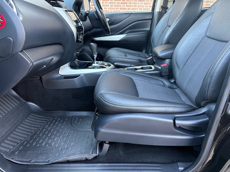 Nissan 2.3 dCi N-Guard Pickup Double Cab 4dr Diesel Auto 4WD Euro 6 (190 ps)