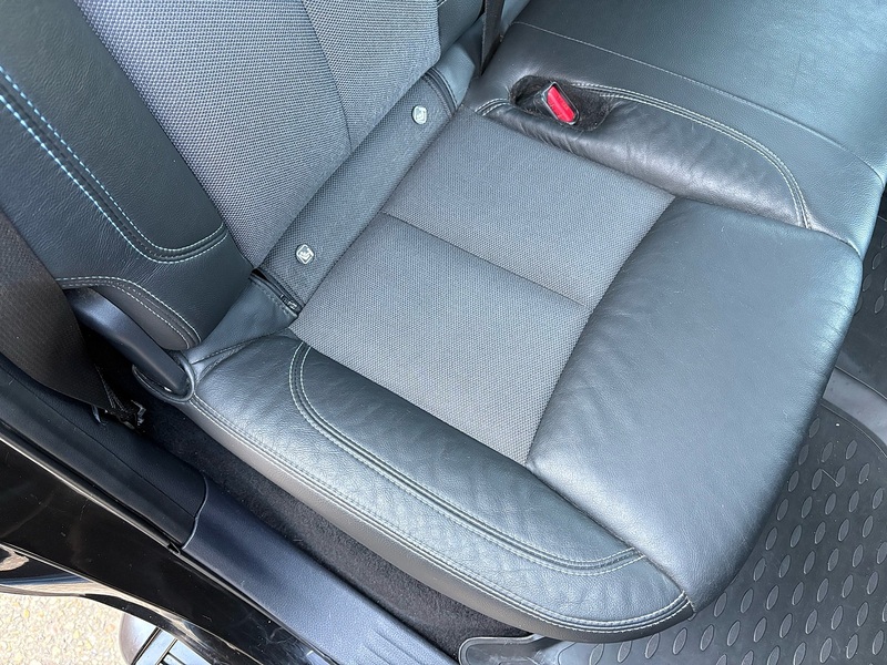 Nissan 2.3 dCi N-Guard Pickup Double Cab 4dr Diesel Auto 4WD Euro 6 (190 ps)