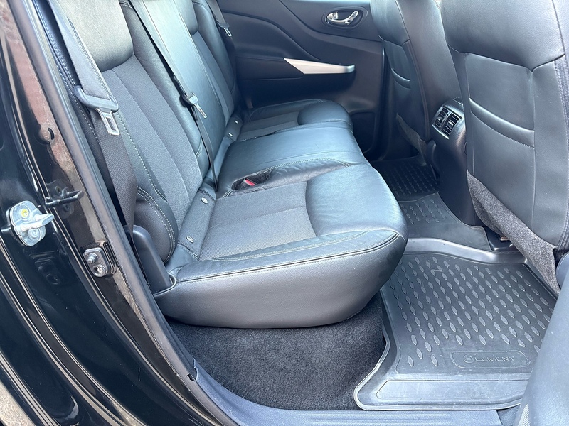 Nissan 2.3 dCi N-Guard Pickup Double Cab 4dr Diesel Auto 4WD Euro 6 (190 ps)