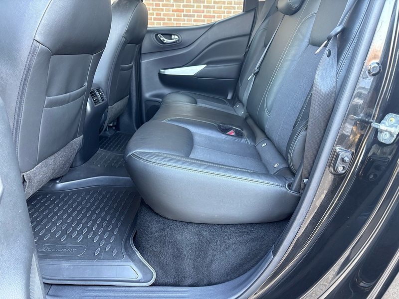 Nissan 2.3 dCi N-Guard Pickup Double Cab 4dr Diesel Auto 4WD Euro 6 (190 ps)