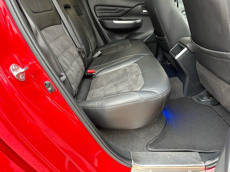 Mitsubishi 2.2 DI-D DC Barbarian X Pickup Double Cab 4dr Diesel Auto 4WD Euro 6 (s/s) (150 ps)