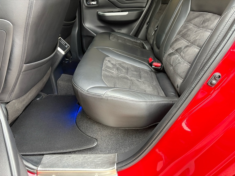 Mitsubishi 2.2 DI-D DC Barbarian X Pickup Double Cab 4dr Diesel Auto 4WD Euro 6 (s/s) (150 ps)