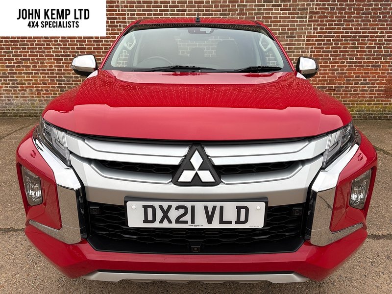 Mitsubishi 2.2 DI-D DC Barbarian X Pickup Double Cab 4dr Diesel Auto 4WD Euro 6 (s/s) (150 ps)