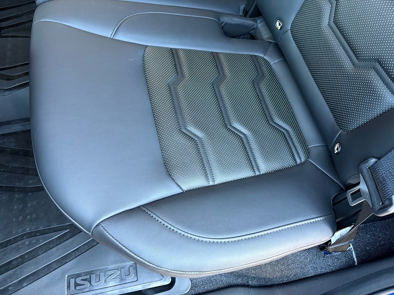 Isuzu 1.9 TD DL40 Pickup Double Cab 4dr Diesel Auto 4WD Euro 6 (s/s) (164 ps)