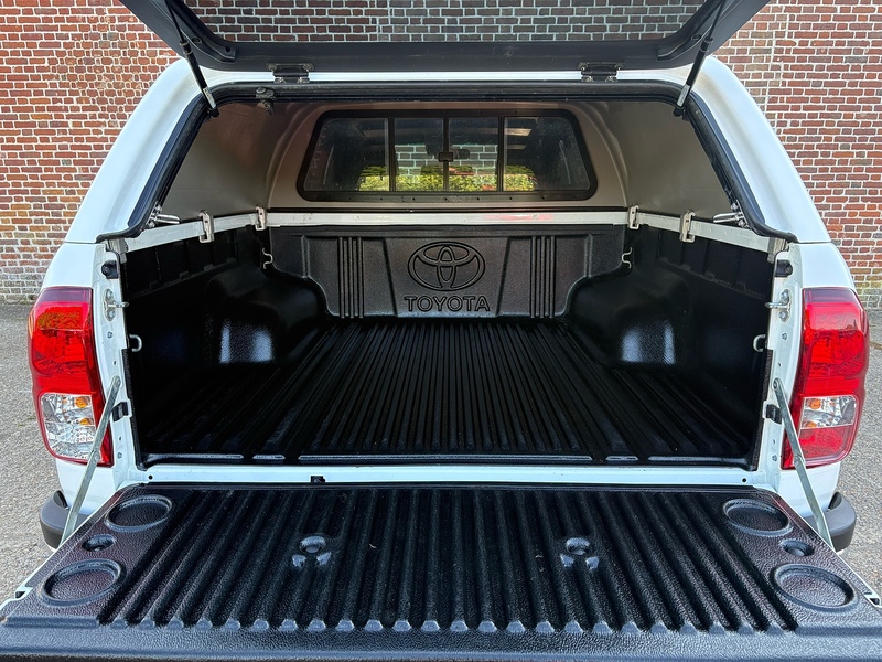 Toyota 2.4 D-4D Icon Pickup Double Cab 4dr Diesel Manual 4WD Euro 6 (s/s) (150 ps)