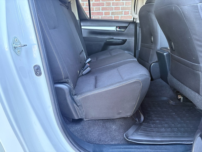 Toyota 2.4 D-4D Icon Pickup Double Cab 4dr Diesel Manual 4WD Euro 6 (s/s) (150 ps)