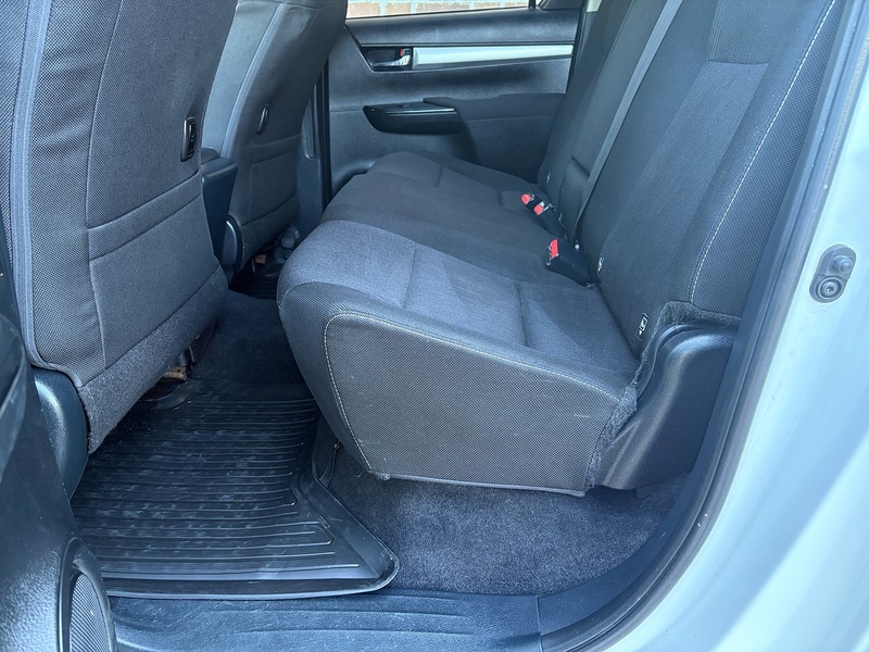 Toyota 2.4 D-4D Icon Pickup Double Cab 4dr Diesel Manual 4WD Euro 6 (s/s) (150 ps)