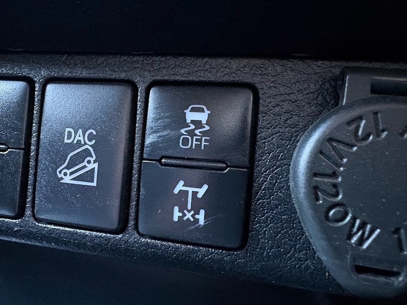 Toyota 2.4 D-4D Icon Pickup Double Cab 4dr Diesel Manual 4WD Euro 6 (s/s) (150 ps)