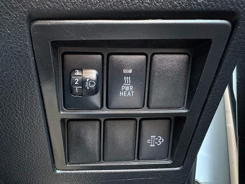 Toyota 2.4 D-4D Icon Pickup Double Cab 4dr Diesel Manual 4WD Euro 6 (s/s) (150 ps)