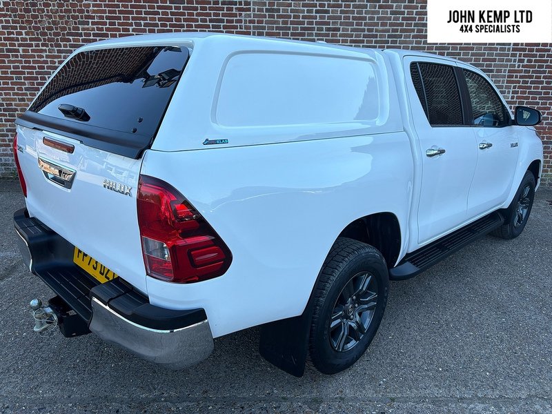 Toyota 2.4 D-4D Icon Pickup Double Cab 4dr Diesel Manual 4WD Euro 6 (s/s) (150 ps)